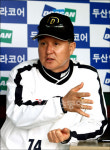 [런 다운] “클리닝 타임? 화장실만 가요”…김경문의 침묵