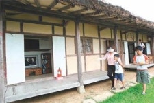 고향 하의도 눈물바다… 면사무소에 분향소