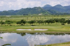 아늑한 나만의 ‘황제 골프’… 필리핀 뉴 아시아 골프&스파 리조트