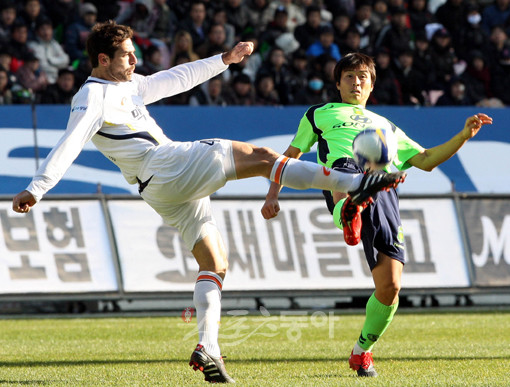 전북 현대, 유망 수비수 최우진 영입 소식에 관심 집중