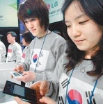 세계 최고 엄지족은? 역시 한국 10대!