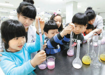 [아이와 함께 출근해요/2부]<5>지역주민에 문호 개방