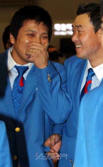 [포토] 김태균-봉중근, 무슨 은밀한(?) 이야기 나누길래…