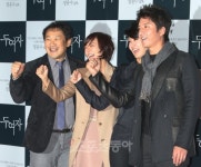 [포토] 영화 ‘두 여자’팀 대박나길…‘화이팅!’