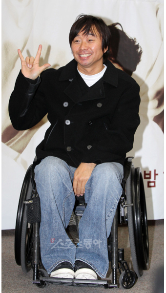 [포토] 휠체어 탄 강원래 ‘활짝!’