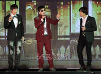 [포토] 박현빈과 그룹 옴므, ‘샤방샤방’한 무대