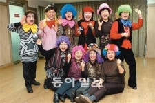 [수도권]“노인정 소녀시대 떴다” 어르신 까르르∼