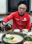 [허영만의 ‘자전거 식객’] 들깨 국물 낸 우리밀 수제비 캬∼ 예술!