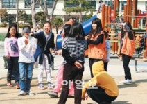 [수도권]“놀이터 가면 놀아주는 형-누나들 있대”