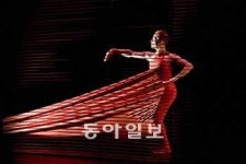 [공연]남성의 몸으로 표현한 ‘블루 레이디’