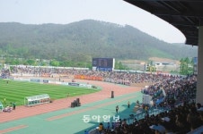 “첫 프로축구” 서산이 들썩