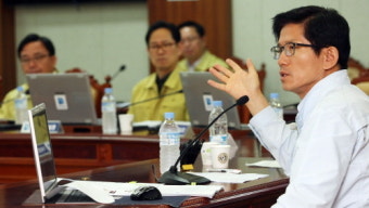 경기도, 수해 지역 농수산물 홍보와 판매 촉진 노력 지속 중, 구내식당과 온라인 몰 활용하여 농업인들 지원 강화.