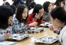 서울 초등학교 전 학년 무상급식 시작