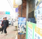 문닫는 성화대 주변 상가 절반 폐업… “지역 자부심도 무너져”