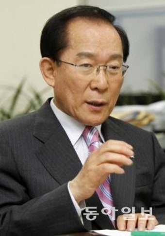 이회창 “내년 총선 불출마”