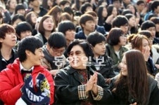 [O2/커버스토리]새터 땐 맥주 쏘고… PC방서 수강신청… ‘사모님’ 애칭 얻었죠
