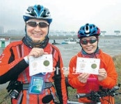 4대강 자전거길 633km 6일 만에 완주… 첫 인증 남영-정활란씨 부부