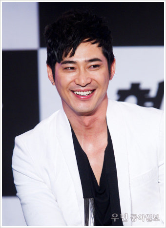 [우먼 동아일보 스타 포토] 영화 ‘차형사’의 비주얼 충격! 강지환 “패션 테러리스트로 변신하고보니…”