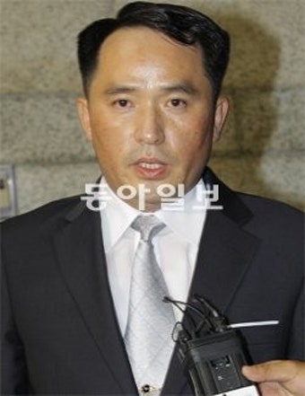 “천안함 장병들 욕되게 하지말라”… 법정서 울먹인 최원일 前함장