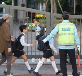 계성초 흉기 난동 계기로… 학교 담장 다시 쌓고 출입통제
