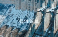 [충북]시들고 찌든 것들을 소생시키는 예술의 힘… 충주댐 때를 미술작품으로