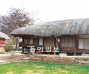 [문학예술]300년을 8代가 지킨 집… 당신에게 집은 무엇인가