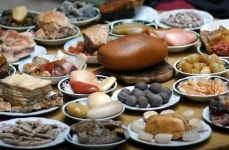 먹을 수 없는 만찬 사진 화제, “이게 왜 만찬인가?”