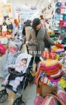 백화점 유모차族, 남대문시장엔 왜?