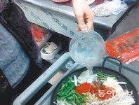 [오늘의 채널A]사골육수 쓰는 착한 부대찌개 식당은 과연…