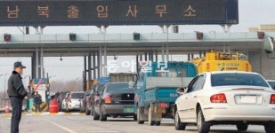 北돈줄 개성공단, 평소대로 입출경