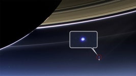 토성서 본 지구, “지구인들 당황하셨어요”