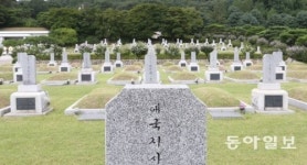 광복절에 더 쓸쓸한 애국지사 묘역