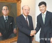 日 아사히신문 사장 본사 방문