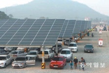 태양광 발전소에 볕 든다