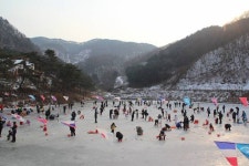 [신나는 공부]자녀와 떠나는 겨울여행… 빙어낚시하고 논두렁 스케이트타고
