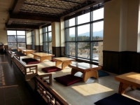 스타벅스, ‘세계 유일 좌식’ 경주보문호수점 지역 명소로 각광