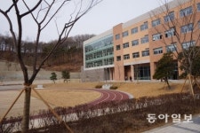 3월 개교 충남삼성고, 원하는 과목 골라… 대학생식 수업