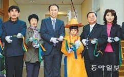 [경제 브리핑]뉴스킨코리아, 양구 해안초교에 도서관 기증