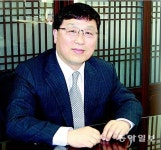 [CEO&]합성수지 유통 전문에서 제조 강자로… 두 토끼 잡는다!
