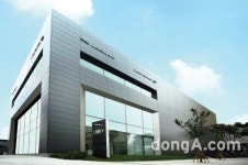 재규어랜드로버, 월 1500대 서비스 성산서비스센터 운영