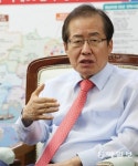 홍준표 경남도지사 “인사파동, 대통령 책임 가장 커… 친박 울타리 벗어나야”
