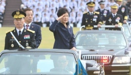 규모 확 줄인 국군의 날 기념식, 軍의 사기는…