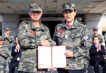김정태 하나금융회장 “명예 해병 됐어요”