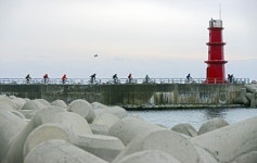 [Q매거진/Activity]차디찬 바닷바람 온몸으로 가르며…