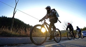 [Q매거진/Activity]차디찬 바닷바람 온몸으로 가르며…