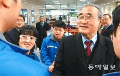 홍정길 목사 “장애아 부모의 절망 보며… 기도만 하고 있을순 없었다”