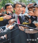 “成 자살 전날 밤 만난 사람 찾아라”… 檢, 호텔CCTV 확보