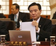 김현웅 법무장관 내정자, 검찰총장의 연수원 2년 후배라고?