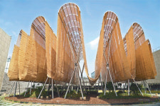 갈대 돗자리 이고 松皮위에 앉다