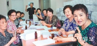 [수도권]화투 대신 박스포장… 돈버는 경로당
